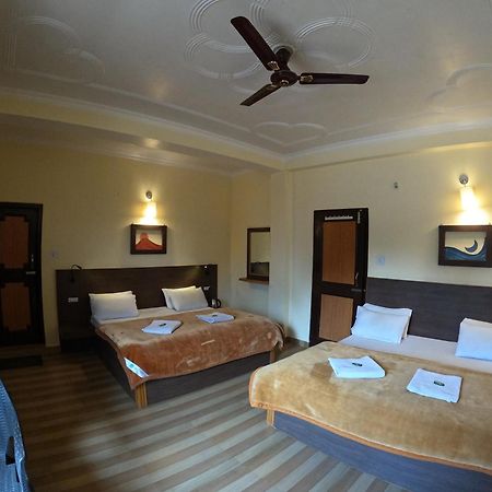 The Royal Orchard Kasol Hotel Buitenkant foto