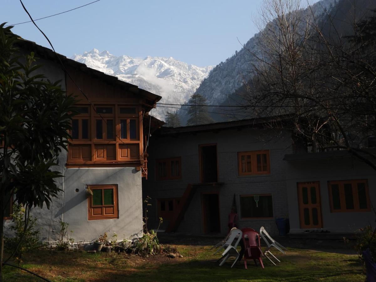 The Royal Orchard Kasol Hotel Buitenkant foto