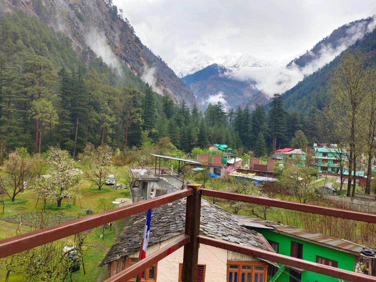 The Royal Orchard Kasol Hotel Buitenkant foto