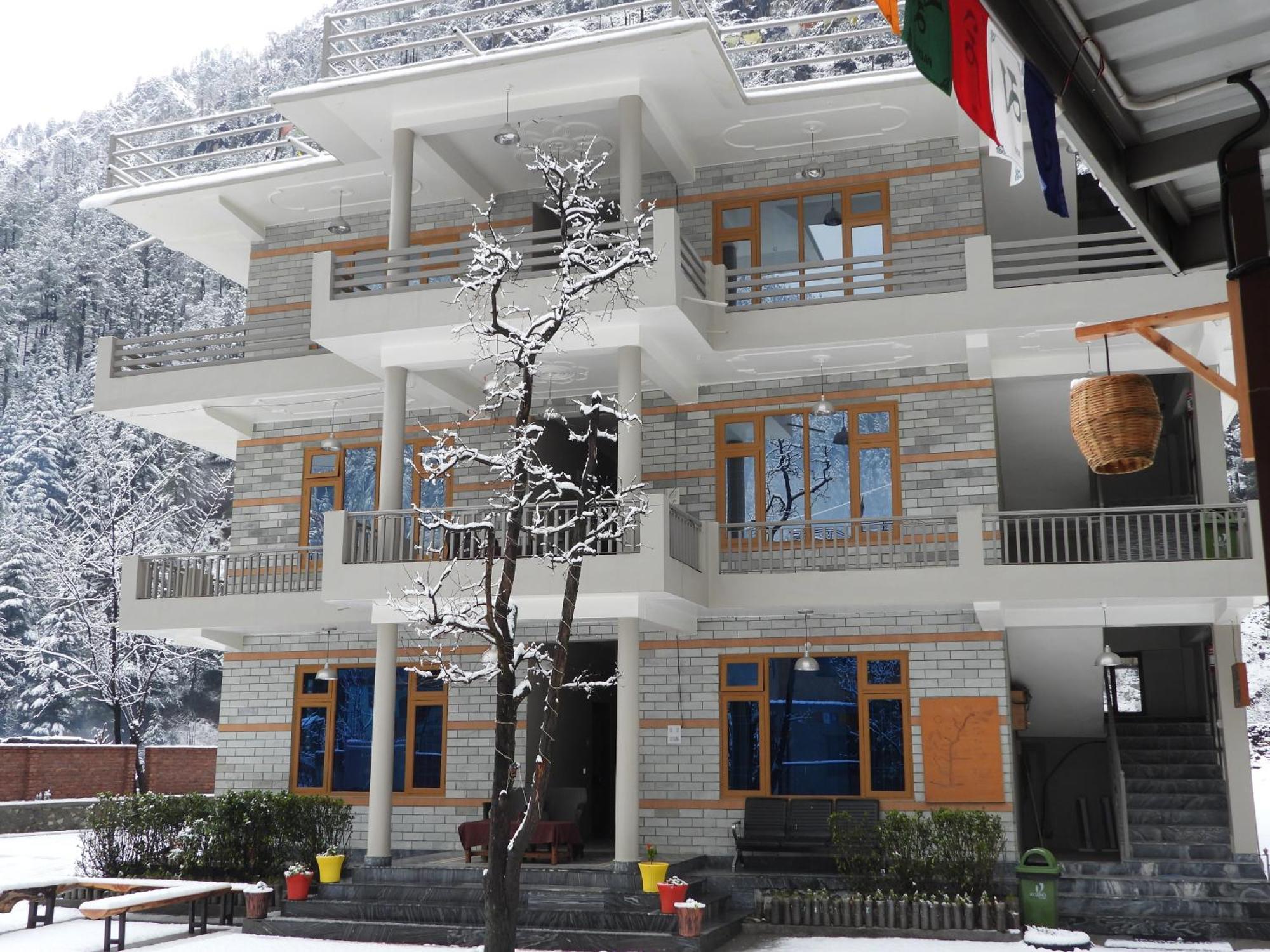 The Royal Orchard Kasol Hotel Buitenkant foto