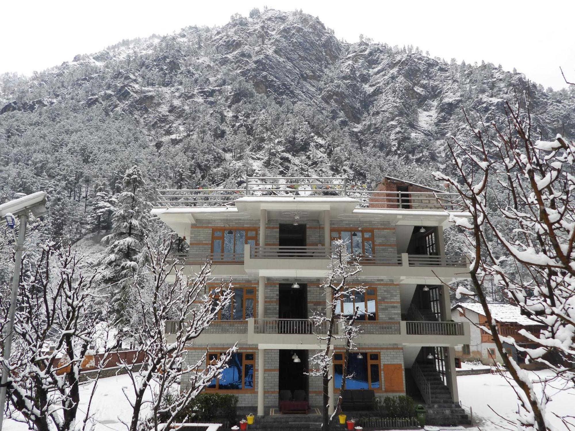 The Royal Orchard Kasol Hotel Buitenkant foto
