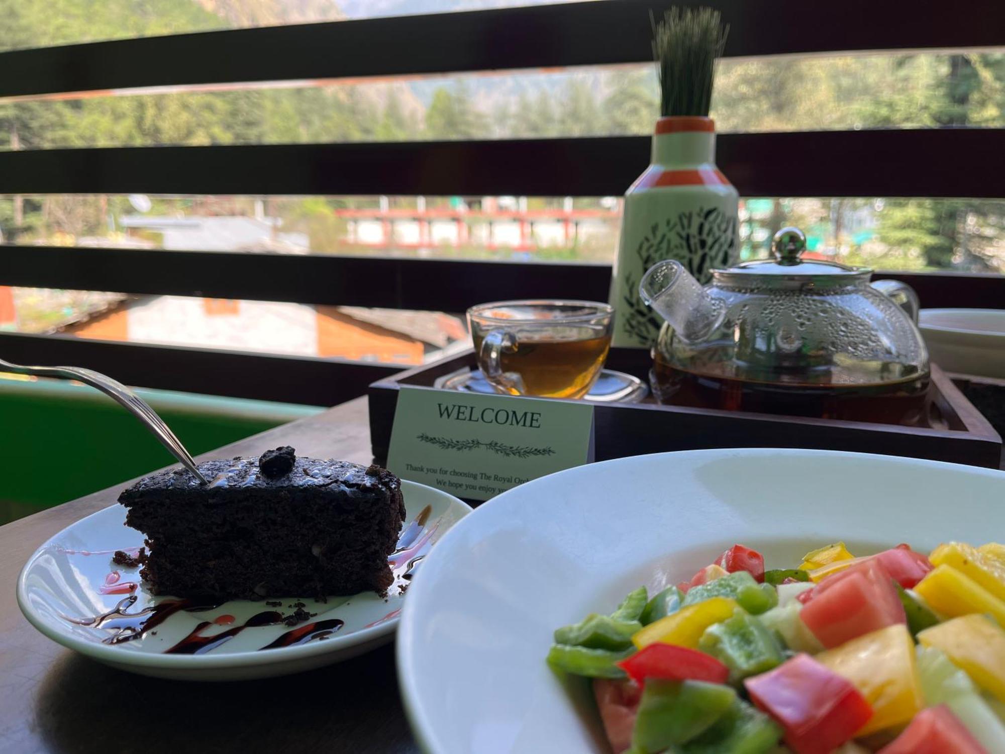 The Royal Orchard Kasol Hotel Buitenkant foto