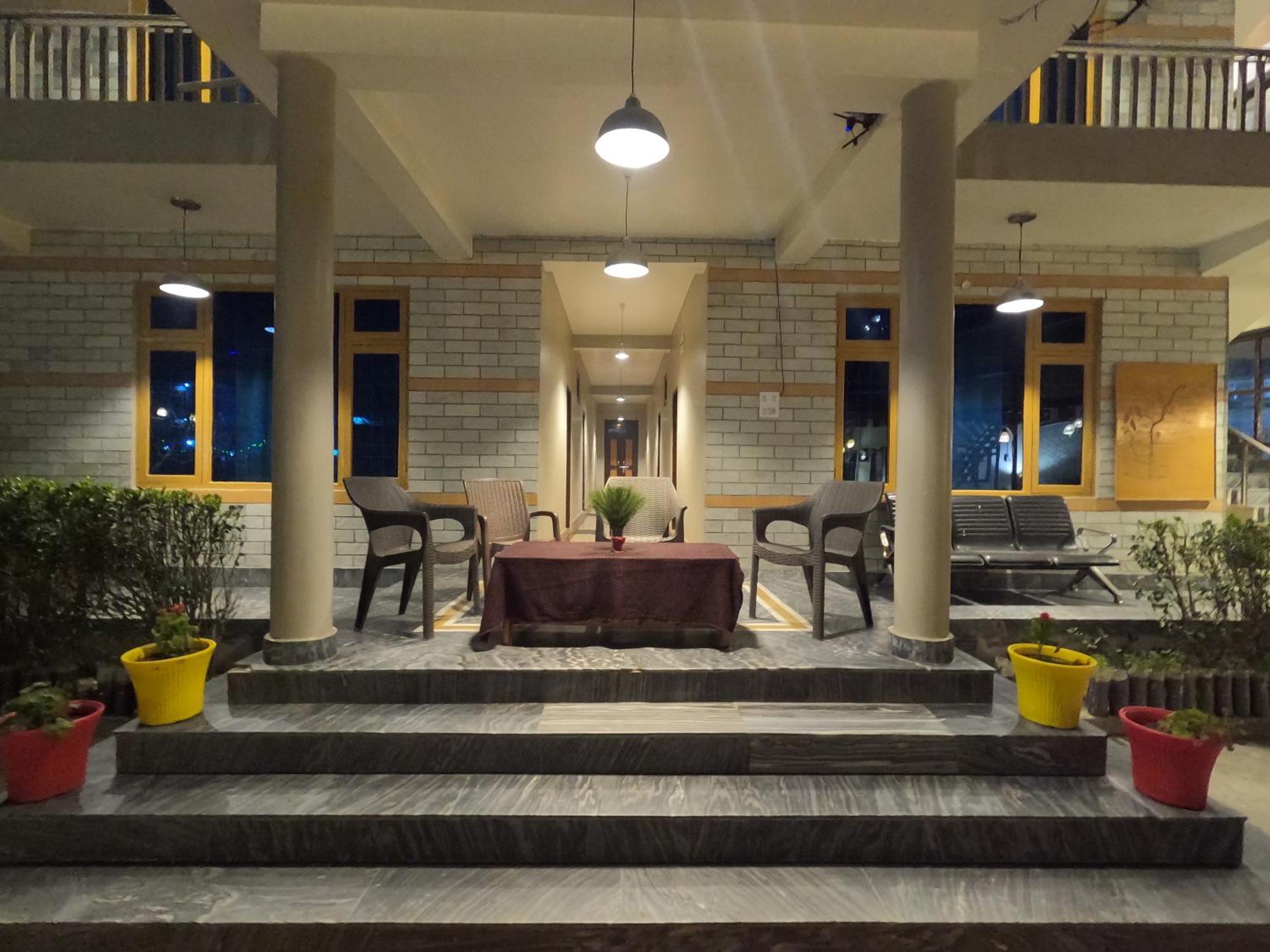 The Royal Orchard Kasol Hotel Buitenkant foto