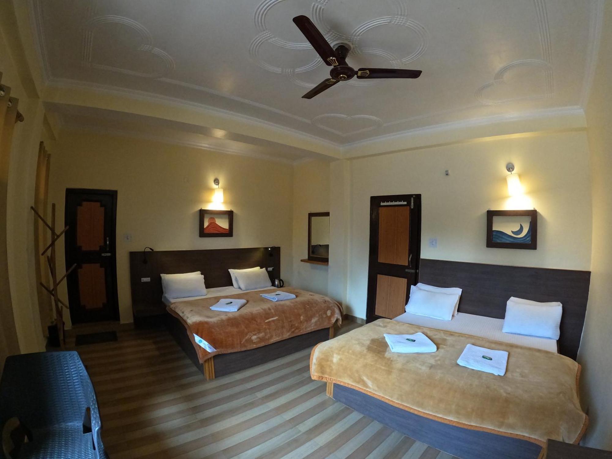 The Royal Orchard Kasol Hotel Buitenkant foto
