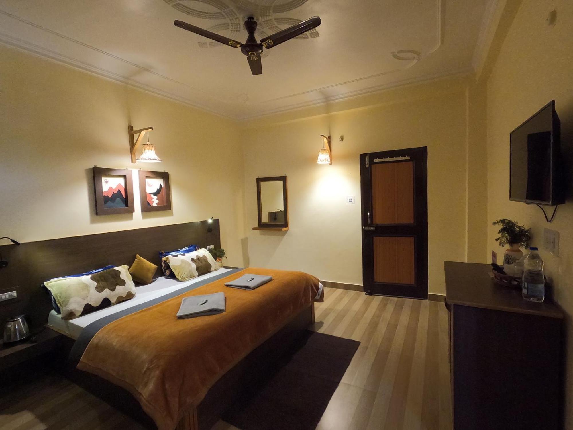 The Royal Orchard Kasol Hotel Buitenkant foto