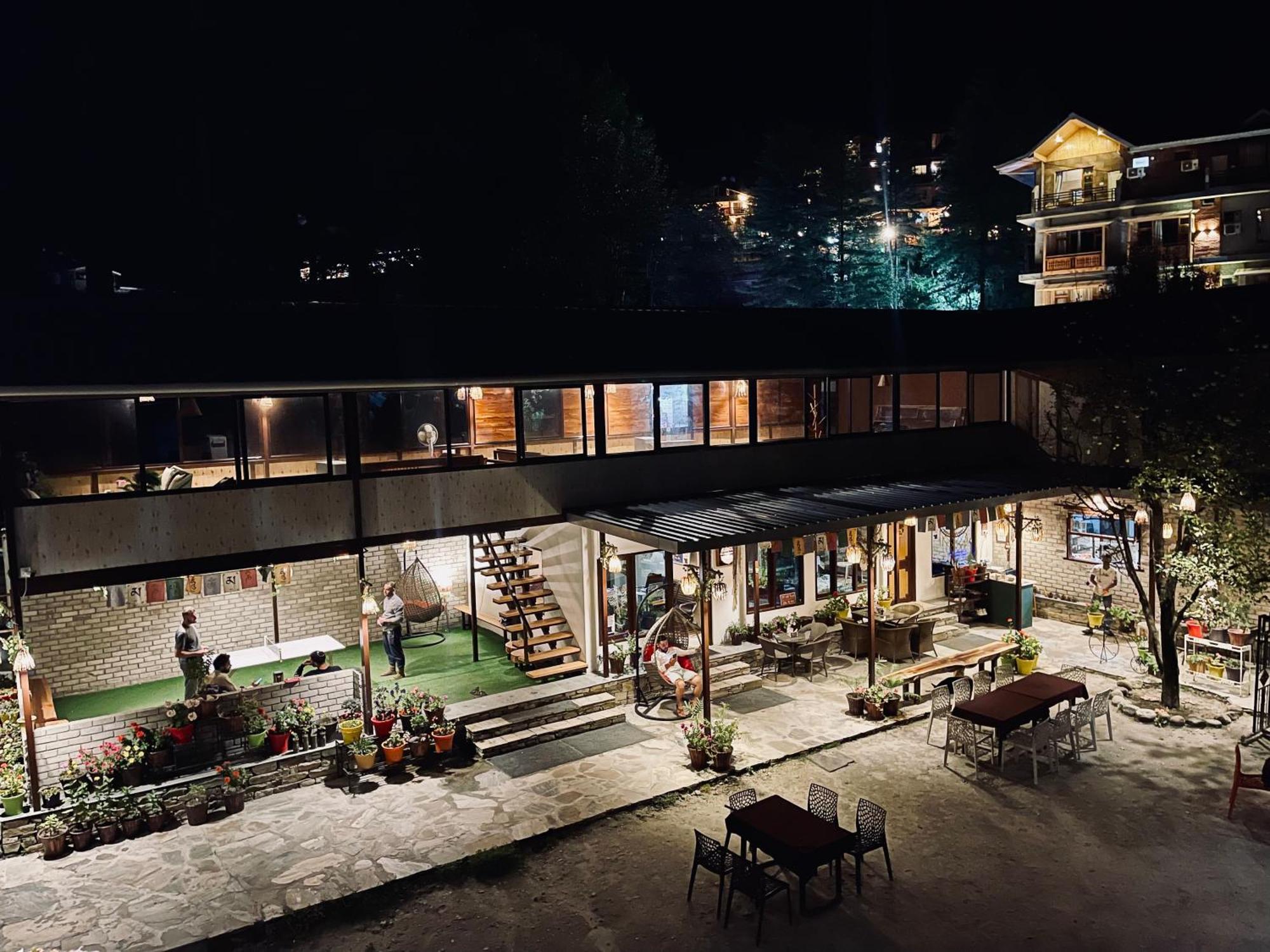 The Royal Orchard Kasol Hotel Buitenkant foto