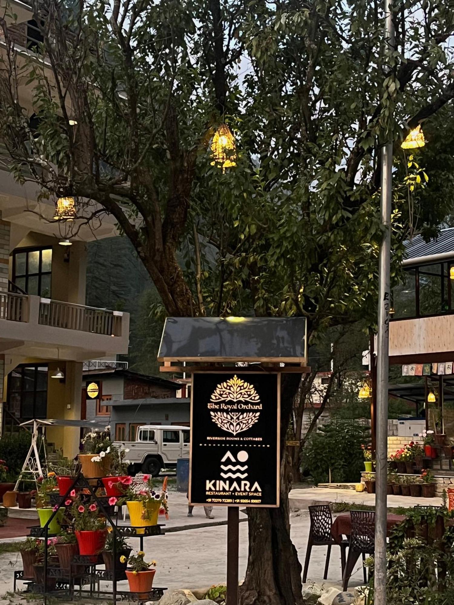 The Royal Orchard Kasol Hotel Buitenkant foto