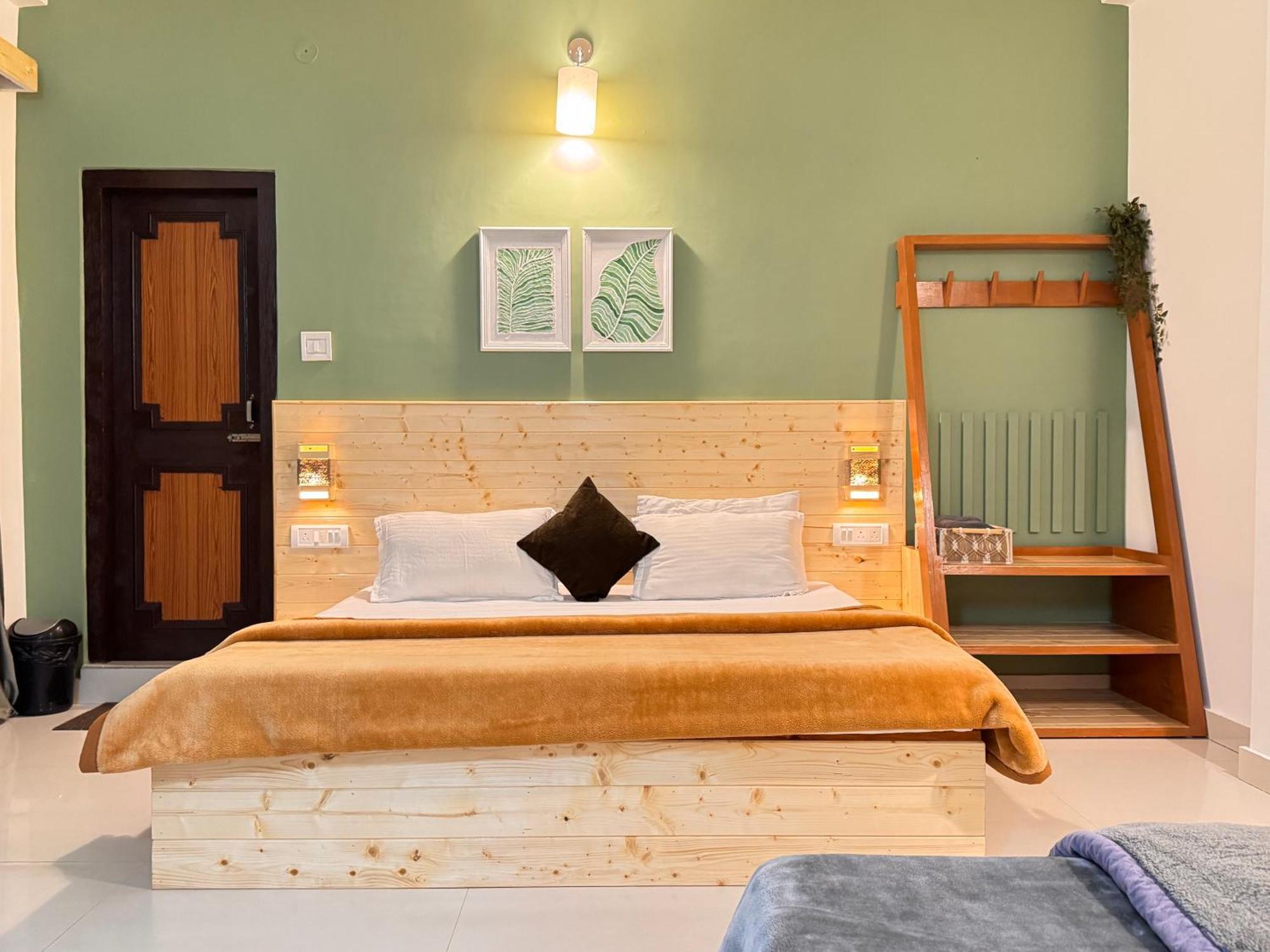 The Royal Orchard Kasol Hotel Buitenkant foto
